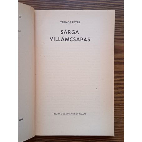 Teknős Péter: Sárga villámcsapás