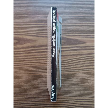 Ruffy Péter: Magyar ereklyék, magyar jelképek