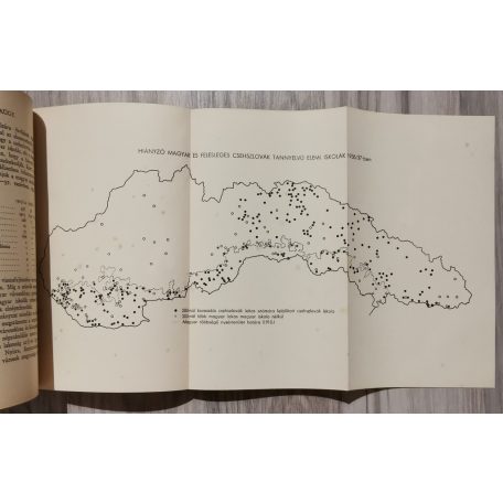 A felvidéki magyarság húsz éve 1918-1938 (kihajtható mellékletekkel) Dr. Bárdos György névbeírásával.