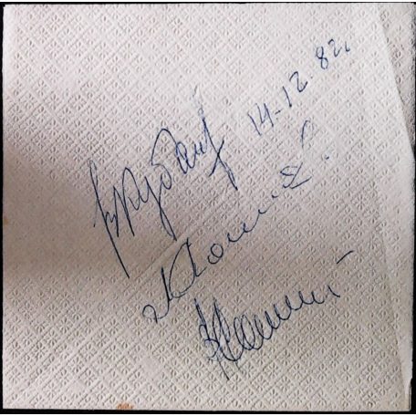 Szentesi György: Út a kozmoszba Írta és összeállította: ~ mérnökalezredes. (Farkas Bertalan, Valerij Kubaszov, Vlagyimir Dzsanyibekov és Valerij Rjumin aláírásával) 