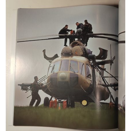 Dévényi Veronika: Forgószárnyalás / Rotary-wing flying