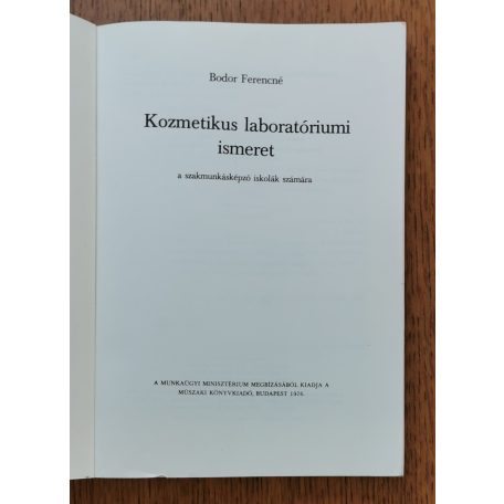  Bodor Ferencné: Kozmetikus laboratóriumi ismeret 