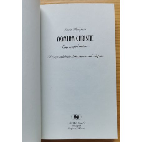 Laura Thompson: Agatha - Egy angol rejtély