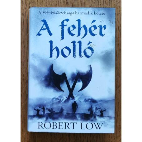  Robert Low: A fehér holló - A Felesküdöttek saga 3. kötete