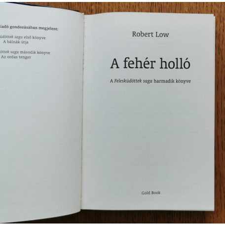  Robert Low: A fehér holló - A Felesküdöttek saga 3. kötete
