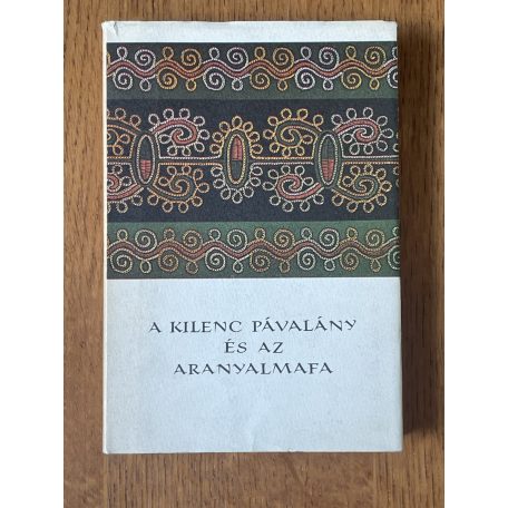 A kilenc pávalány és az aranyalmafa (Népek meséi)