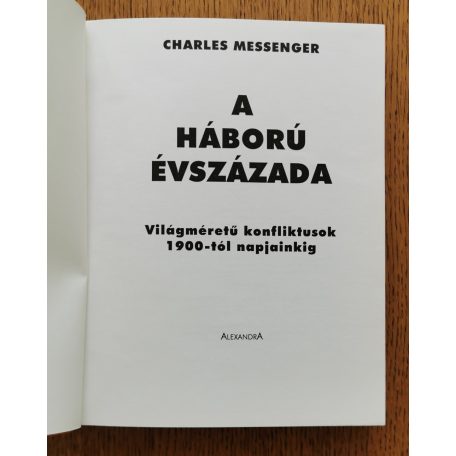 Charles Messenger: A háború évszázada - Világméretű konfliktusok 1900-tól napjainkig (Fotókkal, térképekkel)