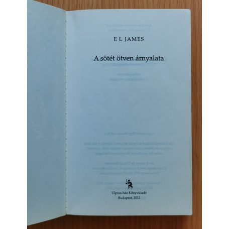  E L James: A szürke ötven árnyalata - A sötét ötven árnyalata - A szabadság ötven árnyalata I-III.