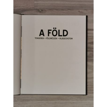 A Föld - Tengerek - Földrészek - Világegyetem