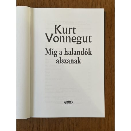 Kurt Vonnegut: Míg a halandók alszanak